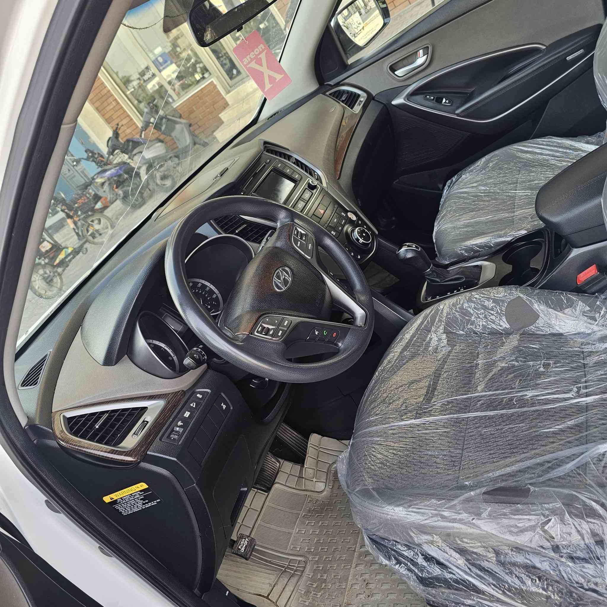 سلام علكم سياره سنتافي موديل 2017 وارد امريكي جملغ وبنيد بدون  فقط دواخل سياره جديهد معنه كلمه ماشيه ميه ١٠٠ العنوان كربلاه والله ارخص سعر ١٤٨ بس نتصل شباب ***********
