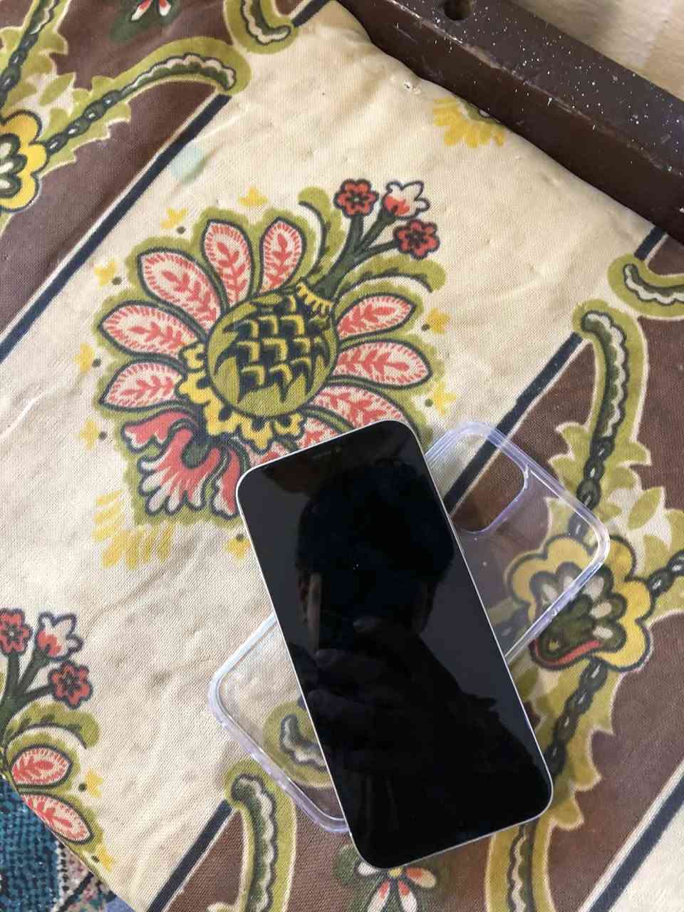 السلام عليكم 
ايفون ١٢ برو ماكس 
نموذج m/ZA
الذاكره ٢٥٦
البطاريه١٠٠ مبدله وانطي بيها ضمان شهر
الجهاز حيل نظيف 
لون ابيض 
الكامره دمعه
مبدل شاشه اصليه شرط 
السعر ٣٤٠ وبي مجال بسيط أبو ٣٠٠ لاتعب نفسك الرزق علا الله 
مكاني الموصل حي الحدباء
للاستفسار خاص او ***********
