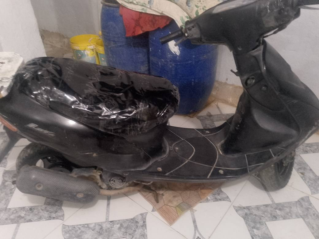 دراجة ساسوكي ياباني جاهزة محرك وكابريتر 
وكهربائيات وهورن بريك تايرات ما مجفته تشتغل هندر من اول دكة هندر تشتغل وسرعته تخبل الاتصال على هذا الرقم *********** عمارة, ميسان
