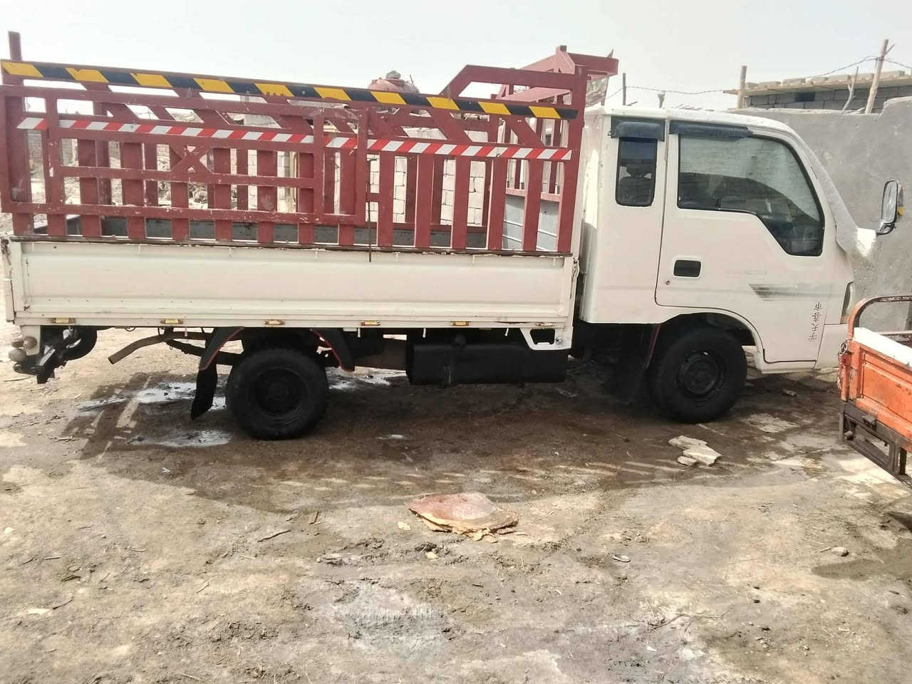 السلام عليكم كيا بنجو حمل موديل 2000 سياره مقفوله قصه ضربه وصوليات سعر 59 وبيها مجال مكان ناصريه مركز الرقم ***********
