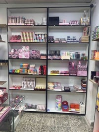 فاترينات للبيع عدد 15 سعر الفاترينه 40 الف  العنوان بغداد الحريه 07727...