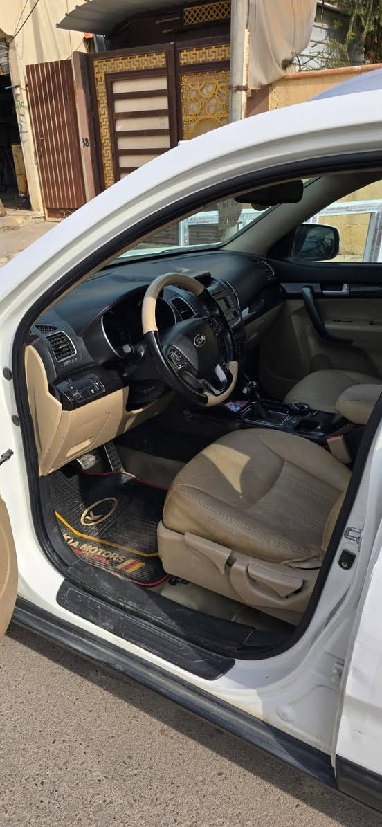 سورنتو 2015 فول مواصفات بدون اسليت شرط التحويل كير مكينه شرط بيها قطعه صبغ باب  اليسار سعر 163وبيها مجال رقم الهاتف *********** قير متواجد على الفيس
