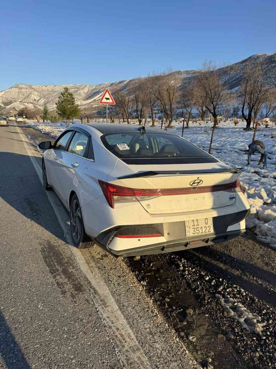 النترا هايبرد لمتد اعلى فئه بهذا الموديل 2024 وارد أمريكي بدون ايرباك ايضا لون ابيض ميتاليك الجديد 🔘

المواصفات لمتد اعلى شي موجود بالهايبرد :-

🔘فتحة سقف سلايد طكتين 

🔘كشنات خزن مميوري 3 وضعيات مع امكانيه الخروج السهل

🔘سستم صوت من شركة Bose 🔊الالمانيه + دمام مع امبليفاير
 🔘داخل كشن اسواد جالد

🔘لد امامي + لد خلفي 

🔘دشبول متصل + لد ليزري مخفي مع اناره مخفيه اكثر من 64 لون 🌈

🔘لايت زنون  عدسات بلادي مع حاجب لد نهاري 

🔘بصمه تشغيل وايقاف السياره 

🔘حساس امامي + حساس خلفي 

🔘كامرا دواره + حساس 360 درجة

🔘اوتو  هولد 

🔘مود درايف 

🔘اربع مودات قيادة

🔘سايد بريك كهرباء 

🔘كشنات  جلد  اسود+ كشنات  كهرباء

🔘كشنات حار + بارد  + كهرباء + خزن

🔘رادار  امامي + رادار جانبي + رادار  خلفي

🔘صندوك  ذكي عند الاقتراب 

🔘يدات بوب لمس للبصمه

🔘نظام ترحيب للسائق مع انارة 

🔘تبريد منفصل مع مناخ منفصل للسائق والراكب 

السياره قفله مواصفات واحد عل واحد

كل مواصفات موضحة بصور مع صور الحادث 
*********** 

واتس اب 

اتصال 

متواجد مكاني موصل حي البكر
