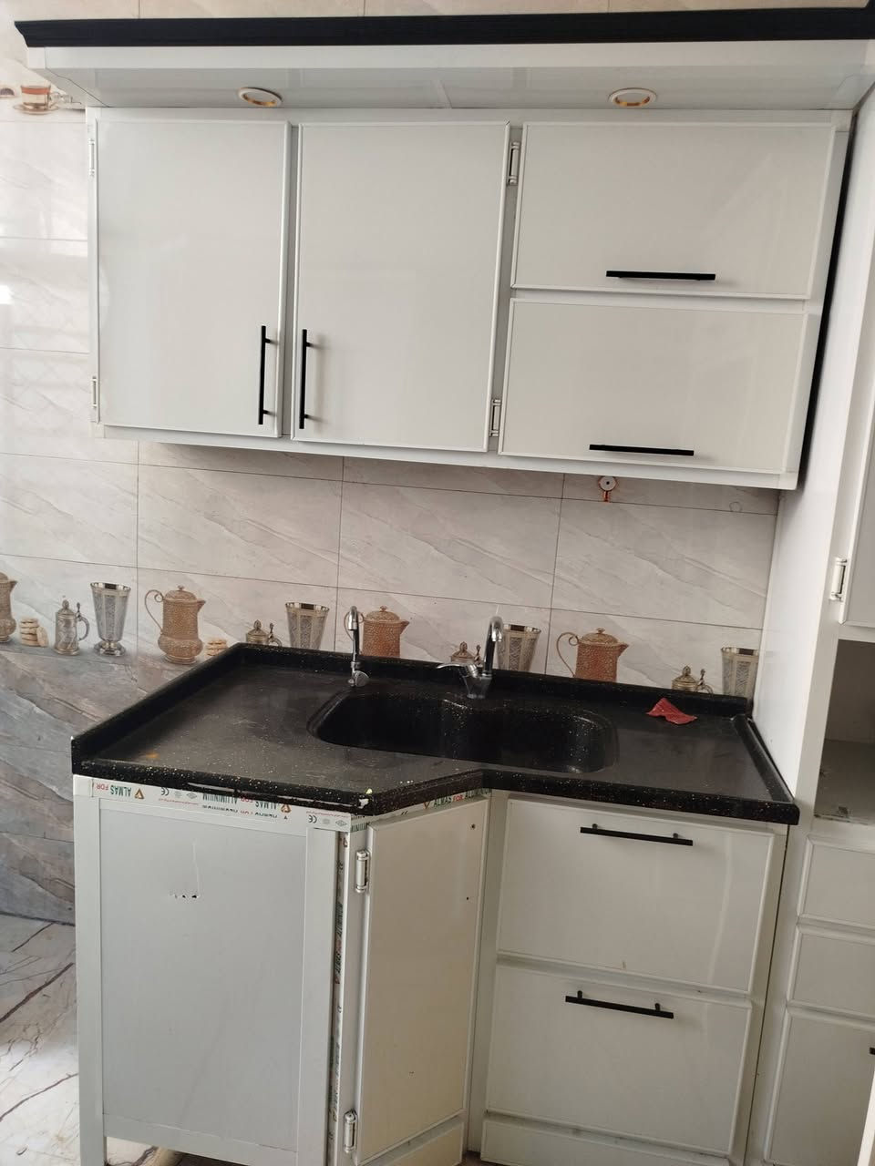 كاونتر للبيع نضيف جدا
8قطع نضافه 90%
***********
*********** كربلاء
