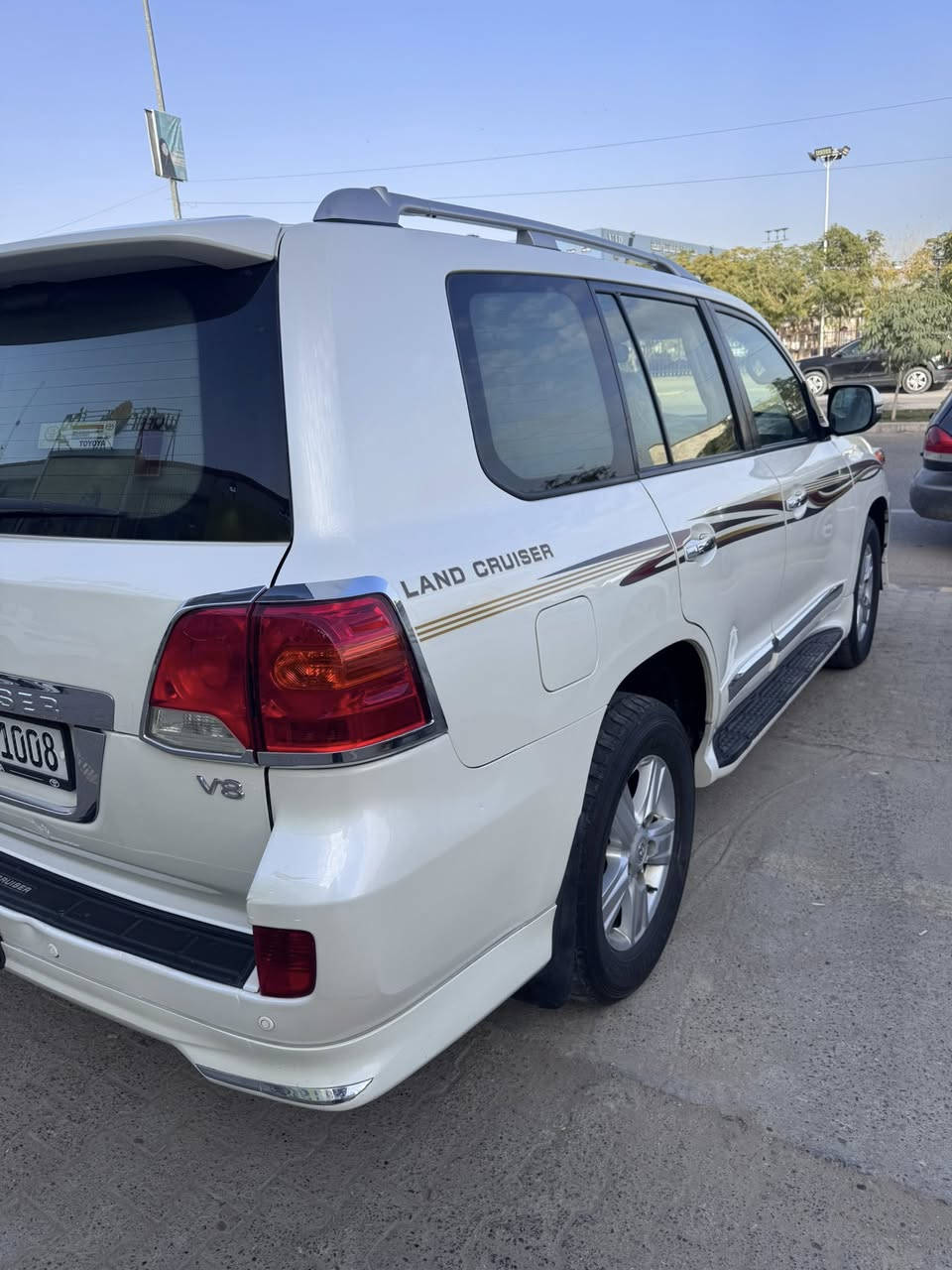 لسلام عليكم لاندكروز موديل ٢٠١٣ 8سلندر سياره جديده وحلوه بيها تبديل جاملغ وباب اثر شخط وبدون دواخل سياره بدون صبغ ماشيه ١٧٥رقم بغداد دولي باسمي 
السعر ٣٤٥ وبيها مجال بسيط 
مكاني النجف الأشرف 
للاستفسار ***********
