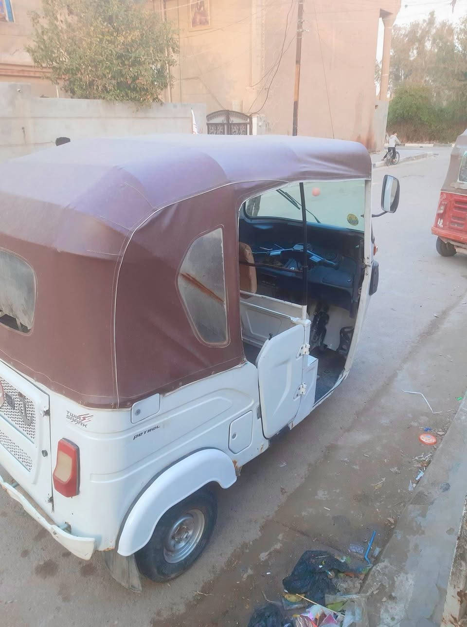 تكتك 21 بلسنويه 22 بيها ضربه بسيطه ومعمره السعر 8000 بيها مجال قليل ***********
