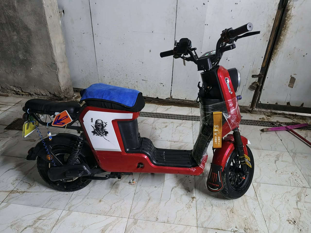 السلام عليكم
دراجه 009 ريان للبيع 
موديل 2025
اربع بطاريات حجم 28 امبير
دبكات أمامي خلفي
تشتغل سويج والبصمه عوزها باتري
كهربائيات شغاله فقط الاشاير
معدل سرعه حقيقي 50 مثل ما موضح بالفيديو
قفل جنطه
قفل سكان
لايت أمامي
العقل شغال بلادي 
نقوصاتها: كتف اشاير وبك لايت 
كفرات بيهن كسر
السعر :350 الف
مكاني ناصريه مركز


**إذا كنت صاحب هذا الإعلان وتريد حذفه لأي سبب، رجاءا أرسل رسالة إلى الدعم الفني**