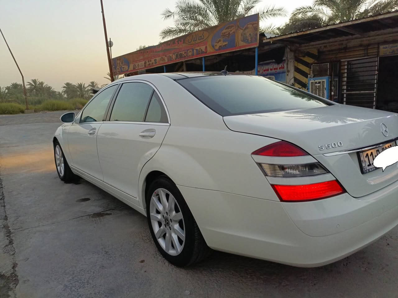 مرسيدس S350 ضاعت علامت الجنطه وخليت علامة S500مكانها موديل 2009خليجي رقم بغداد مميز بأسمي ماشيه 144الف إسبير مانازل..
- دخول ذكي بصمه تشغيل و أربع ابواب بصمه.
-  أبواب شفط وجنطه كهرباء.
-  4 كشنات كهرباء+5بردات كهرباء .
- بانوراما ولايت متحرك داينمك.
باقي المواصفات إذا أذكرها ماتخلص الجناي يعرفها..
باختصار السياره كل شي بيها بلاد عدى صبغ جزء من الچاملغ الخلفي جهة السائق أثر شخوط فقط..
رايدها ب220 ورقة وبيها مجال مكاني بابل للاستفسار ***********
