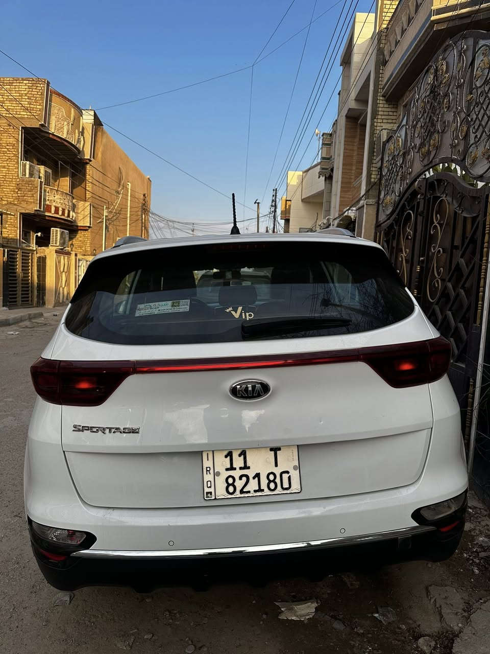 السلام عليكم
للبيع كيا سبورتج خليجي موديل 2019 رقم بغداد الجديد
هزة جديدة  وسنوية  (2030)
مواصفات اعتيادية / محرك 2000 / داخل بيجي / تبريد قطعتين / مري شفط / شاشة اندرويد / حساسات امامي خلفي / ماشية 93 الف
كير ومحرك مكفولات ما مفتوح برغي بيها ملاحظات بسيطة مبينه بالسونار المرفق بالمنشور .
السعر 195وبيها مجال 
للاستفسار الاتصال على الرقم ***********
مكان السيارة بغداد الشعب
