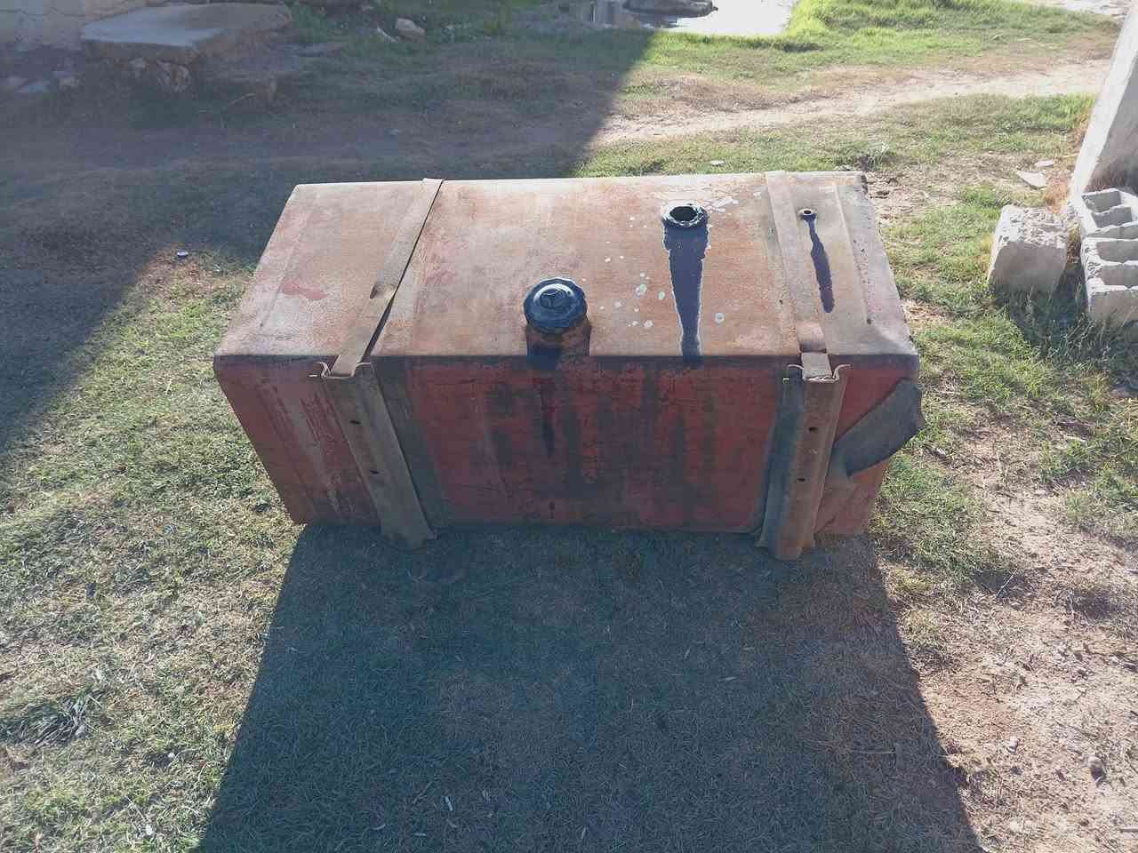 مرخصه الادمن 

تانكي ابو 400 لتر مابي اي شي حته بركيتات مالته وياه بس شد السعر 250 وبي مجال 

وياله صاج عدد 2 سعر 300 وبيهن مجال 

الاتصال ع رقم *********** 

مكلف بنشر  مكاني فلوجه
