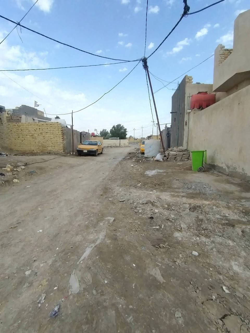 بسم الله الرحمن الرحيم
السلام عليكم توجد قطعه ركن مساحتة 250 للبيع 📍 الصخيين نزلة المدارس قرب مدرسة الكسائي
السعر 33 وبيه مجال 
للاستفسار الاتصال على الرقم ***********
