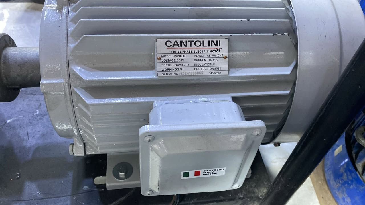 🔥 مضخة غسيل السيارات 
200 بار 21 لتر أنوفي الايطالية  
محرك 10 حصان نسبه النحاس 100‎%‎
💦 مربوطة على عربة سهلة النقل
💦 فلتر شفاف + صوندة ألمانية مسلحة 15 متر
💦 مسدس + نوزل للاستخدام الدقيق

🛠 ضمان سنة للمضخة + ضمان المحرك نحاس 100‎%‎

✨السعر 600 $ فقط 🔥
بغداد / سيد سلطان علي / القيصريه المقابل لشركه دار السهاد
***********
***********
