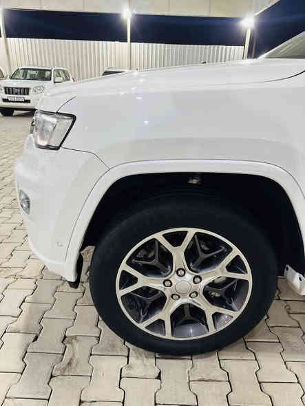 السلام عليكم 
جيب اوفر لاند وكاله  هارلم خليجي موديل 2019        
ماشية 76 الف km وقابل للزيادة 
رقم بغداد الدولي الجديد بسمي  
المواصفات : 1/1 فول الفول 
* محرك 6 سلندر 3600
* السقف بانوراما طكتين
* المقاعد جلد تدفئة وتبريد 
* حساسات امامية
* حساسات خلفية
* كاميرا خلفيه 
* نقطة عمياء
* مقود السائق كهربائي
* دفع رباعي 4X4
* تشغيل عن بعد
* صندوق كهربائي
* تدفئة ستيرن
* دمام خلفي مع سستم صوت 
* المقاعد السائق ولراكب كهربائي
* ذاكرتين لحفظ وضعيات الجلوس
* سبير منازل + أرضيات سياره بعدهن بنايلون شركه ما مستخدم 
* سستم صوت 
* شاشة كبيره 8.4 انج
* نظام خاص للطرق الوعره
* المصابيح الأمامية  لد نهاري + اشاره ترحيب من الاقتراب من السيارة 
* بخاخ ماء لتنظيف المصابيح الاماميه زراك لايت 
* مري جانبيه كهرباء
* مرايا جانبيه قابله للطي عند الفتح والاغلاق 
* مرايا بخاصية التعتيم الذاتي
* نظام الملاحه Gps
* نظام خاص للطرق الوعره
* كشافات ضباب بروجكتر 
* محدد سرعة 
* ويل كاب قياس 20 انج التايرات جديده
* نظام بريك اوتاماتيكي ( Auto break system)
* نظام تشغيل واطفاء اوتماتيكي للمحرك ( Auto start system) 
* جكات لرفع وتنزيل السيارة
* واكو مواصفات كلش هواي
السياره شكد مااكول عنها نظيفه قليل وتشوف سيارة جداً جداً نظيفه بحاله الوكاله

***********

***********
