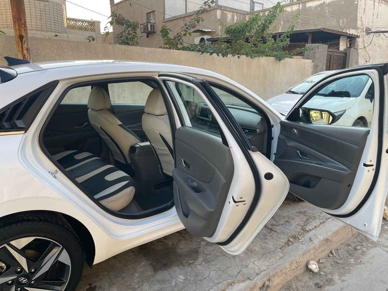 السلام عليكم للبيع 

سيارت النترا 2023 خليجي

فول مواصفات 

بصمه تشغيل وابواب
تشغيل عن بعد 
حساسات اماميه خلفيه
مكينه 2000 
كامره دواره 
سلايت روف 
تحكمات استيرن
تدفئه تبريد ع حاله الشركه
كير مكينه سليمات خير من الله 
مكفوله كفاله عامه من الصبغ فقط 
بارد خشم الجاملغ اليسار 
الرقم الانكليزي الجديد 

بسمي تحويل ثاني يوم 
ماشيه /164 الف 
المكان / بغداد 
السعر /164$
للأستفسار/***********
