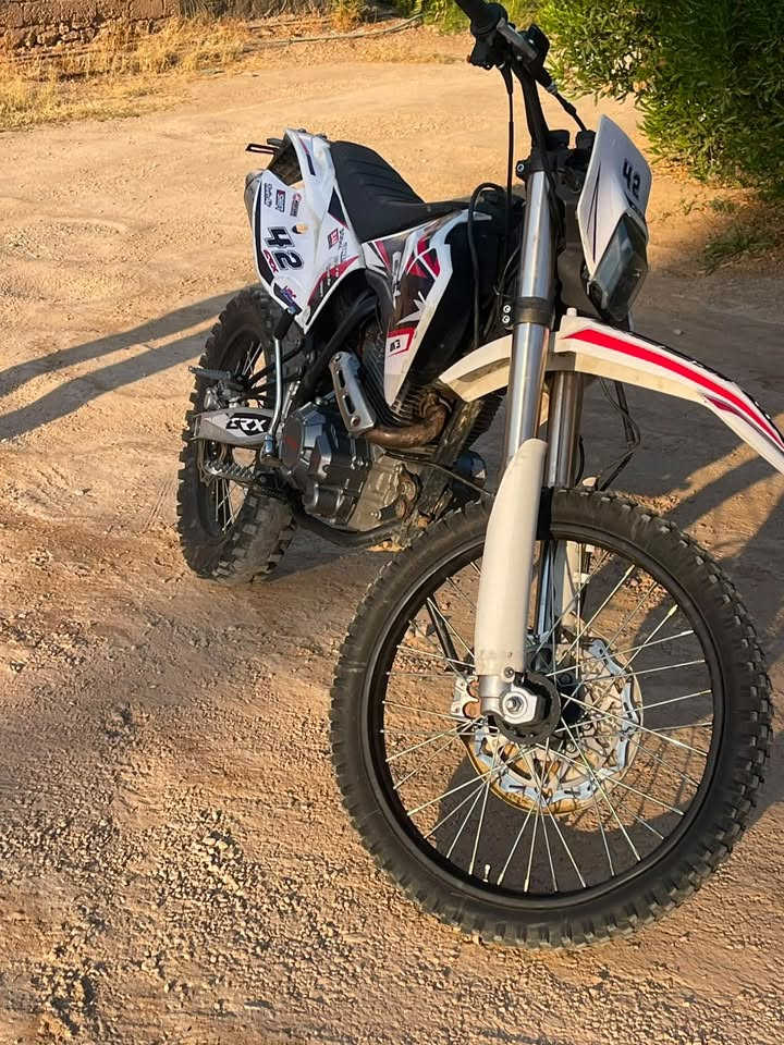 موطور قفاز للبيع SRX 
لمحرك 300cc
لموطور فول نضافه
لسعر خاص


**إذا كنت صاحب هذا الإعلان وتريد حذفه لأي سبب، رجاءا أرسل رسالة إلى الدعم الفني**