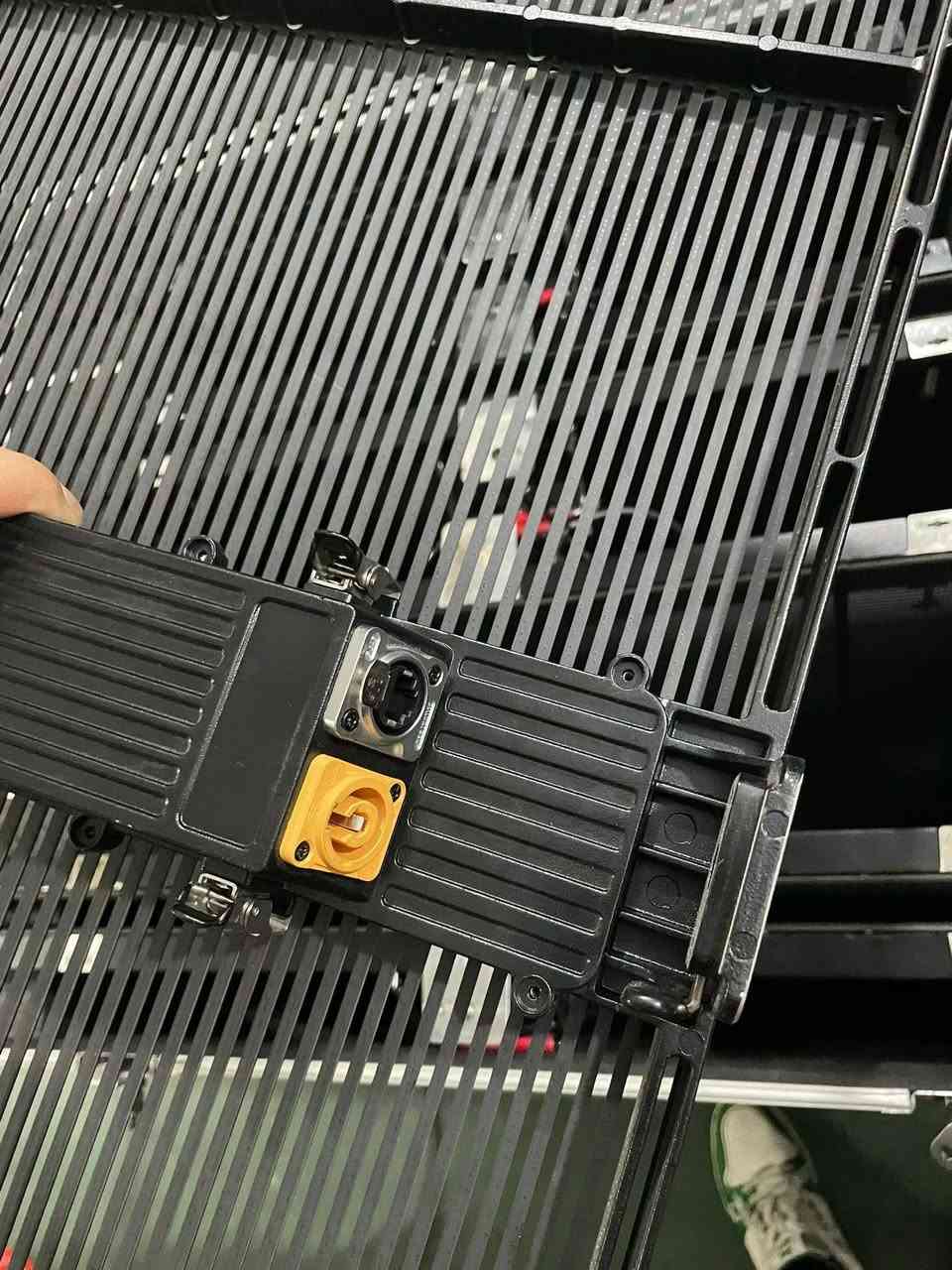 93m2 JHT P3.91LED transparent screen, IC6169S refresh rate 4860 Nova 4AS receiving card 50X100 specification case body with mask Taiminghui air case


**إذا كنت صاحب هذا الإعلان وتريد حذفه لأي سبب، رجاءا أرسل رسالة إلى الدعم الفني**