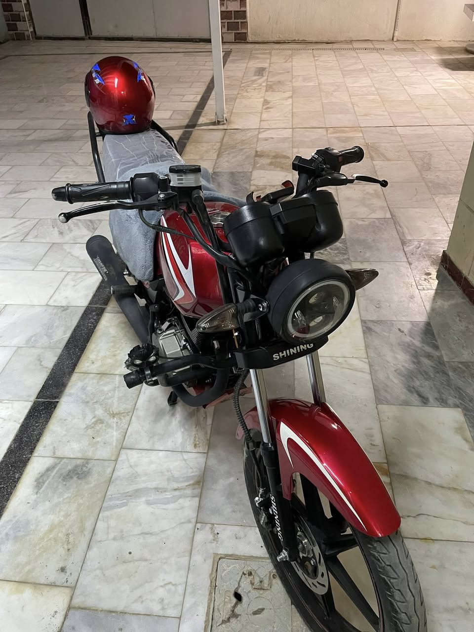 السلام عليكم 
شاينك 2024 
جهازه نضافه 100 
ما صارله هواي من طالعه من الوكيل 
دراجه تجدح بعدهي 
محركه أنطيك تراي  بي للحله كبسه وحده 130 وعلي 
ادير دهن كله امزويل وعلي الدراجه ناعمه حيل 
للبيع ب900 وبيه مجال للشراي ***********
