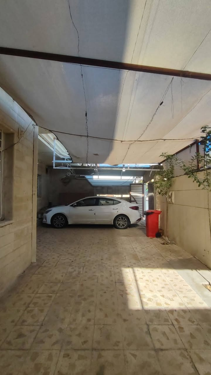 🏠الدار للبيع 🏠 
________________________
التفاصيل:🖊🖊
♦️الموقع الدار :حي الحدباء قرب متوسطة فلسطين للبنين
♦️المساحة(240م والواجهه12م والعمق20م)
♦️موقع مميز ومنطقة راقية 
♦️صنف العقار سند طابو الزهور 
♦️موقعه قريب على الشارع عام 
♦️ اتجاه الدار شروق تام 
♦️الدار يتكون من طابقين
♦️ 6غرف نوم وهول واستقبال واسعة
♦️مطبخ وصحيات ومخزن وبيتونة وسطح وكراج
_________________________
العنوان المكتب:  الموصل حي البلديات من جهة السكر قرب سانكو مول
_________________________
للمزيد من الاستفسار الاتصال على الارقام التالية:
📱***********واتساب
📱***********
