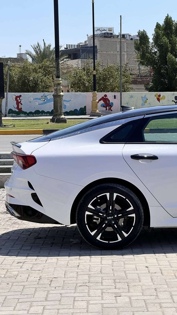 السلام عليكم
 
كي فايف 2024 وارد امريكي 
حادثها باب وجاملغ (تبديل+ صبغ) طاك بيها ارباك ستيرن فقط 
بجم السياره كبس ما مليوح منه اي شي 
فئتها جي تي لاين فول داخل احمر 
+ بانوراما مواصفات الجي تي لاين معروفه ماشيه 36 ميل سياره ع ايدي اول تبديله دهن ع ايدي بدلتها السعر 200 وبيها مجال 
رقمي ***********
