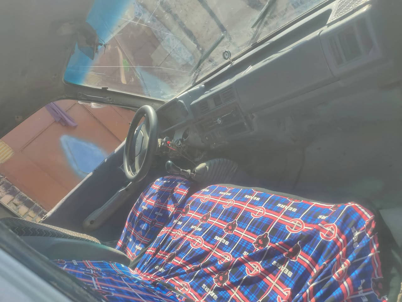 سلام عليكم كيه بسته للبيع او مراوس بسياره صغيره موديل 94 رقم احمر المكان واسط كوت شعندك نزل مراوس سياره كير  ومشط باور  مكينه كله نضيف  مطلوبه 300 مرور رقمي ***********
