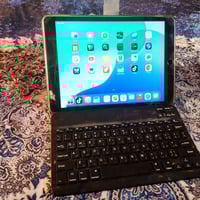 ايباد 9 للبيع بطاريه 86  ويا كيبورد  كارتون وشاحنتو موجودات  ذاكره 64 ...