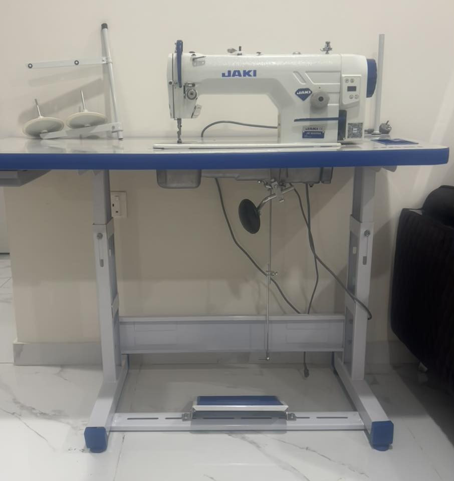 مكينة خياطة ماركة JAKI 
سعر مكينة الخياطة ٣٠٠ الف 
السعر ثابت قفل 🔒 

_غير شامل التوصيل _ الموقع بغداد الكرخ 
رقم التواصل : ***********

#اثاث
