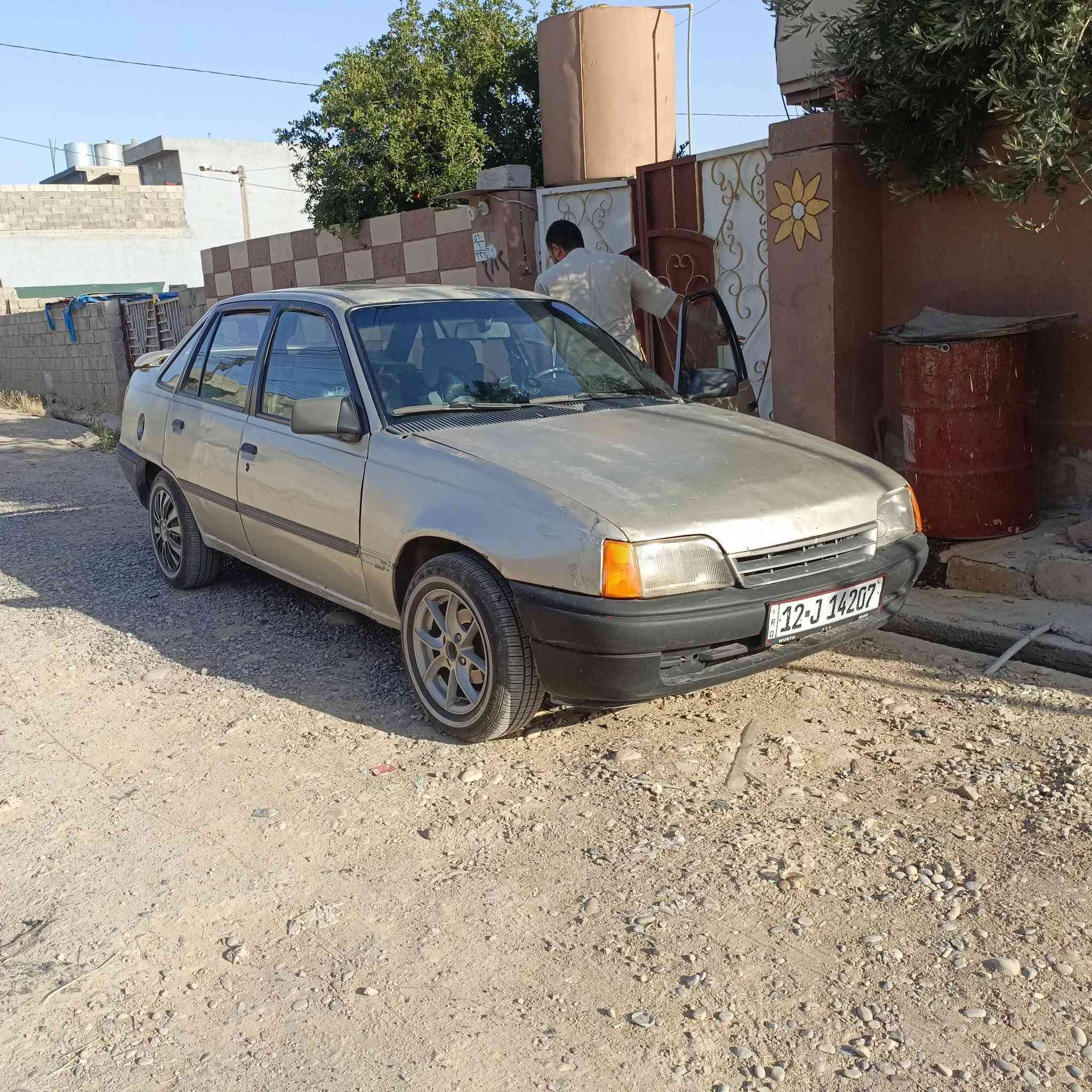 سلام عليكم اوبل كاديت للبيع
سياره كير ومحرك شرط. رقم مسطره سياره حلـِۈۋ‏وھّ ونضيفه جاهزه كهربائية شغله كلها تخم تايرات جديد قبل سبوعين شديتهن طخم امام 80/100  سعر سياره 25 ورقه وبيها مجال *********** ***********
