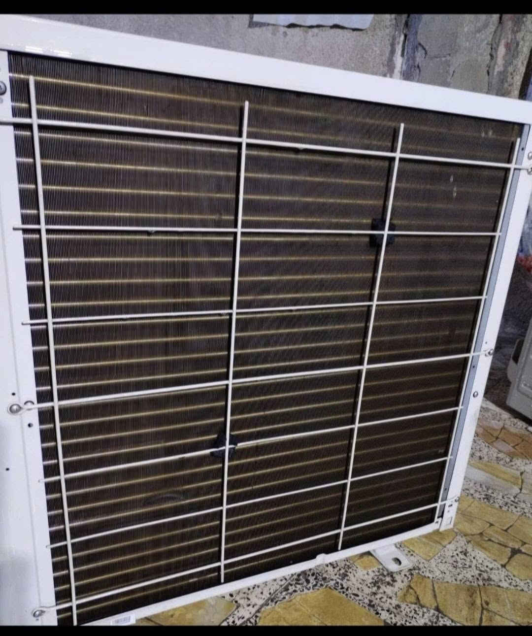 سبلت توسوت حجم (واحد طن) 
داخليه الضخمه 13000الف BTU
انفيرتر اقتصادي وليس تحكم انفيرتر فقط 

يشتغل على 3 امبير حاليآ مشدود تجي تشوفه بعينك تقتنع بي اقفلك غازه وافتحه الك 
وبلعافيه عليك 

بلادي بدون اي تصليح تدفئة تبريد نظافه 💯
ملحقاته كامله بواري ريمونت قاعده وايرات يعني جاهز من كلشي 

سعر الجهاز 350 الف 

📍مكاني بغداد قريب الشعب بوب الشام 
📞للاتصال بالرقم ***********او وتساب 
يوجد خدمة توصيل🚛 داخل بغداد
