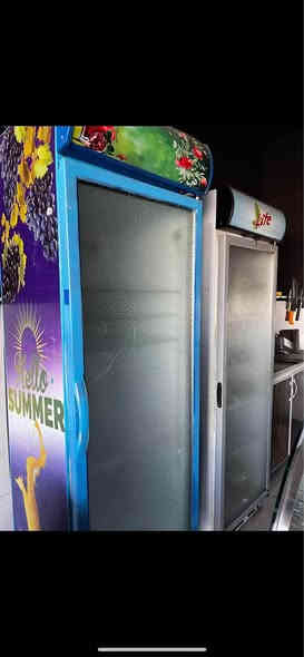 فرنی پیتزا لۆک لۆک 
‎بەرادی پیتزا 
‎بەرادی مقەبیلات لۆک
‎قەلایە فنگر
‎گرێل
‎شەوایە ٤ چاو لۆک
‎٤ مێزی ئستیلی اصلی
‎٤ مێزو ٨کورسی
‎٢ بەرادی عەرزی
‎١ مجەمیدە
‎عەجانە 
‎٤ مێزی  رەفە
‎مرەشەحێکی ٣ م بە دەکتو ساحیبەکەیەوە 
‎موبەریدە عەرزی 
‎قاپ سەرقاپ چەقۆ  عصارە زۆر شتیکەی وردە 
‎سنگی قاپشتن 
‎مەغسەلی دەستشۆر
***********
*********** السليمانية
