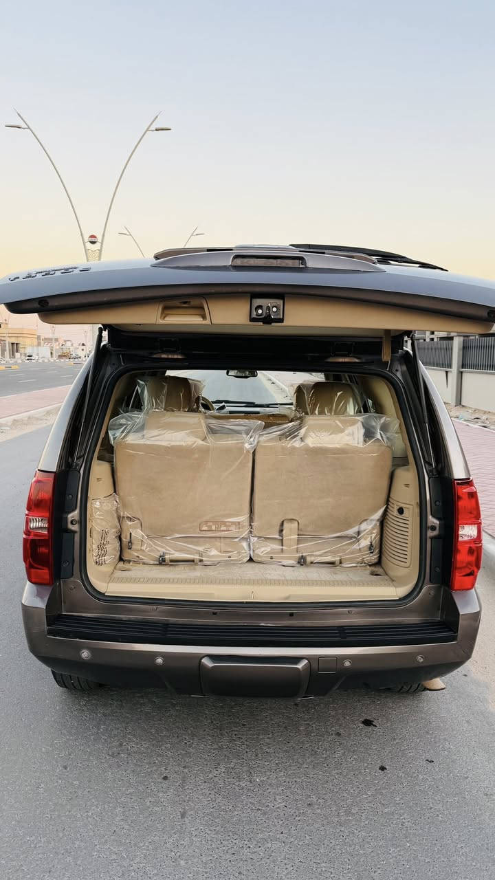 تاهو ادوات ) الموديل 2013 الون چكليتي خليجي داخل عسلي السياره كلش جديده صار يومين من دخلت  كفاله من الضربه والگص والفتح بيها صبغ كم قطعه بالخليج تجميل طخم تاير جديد تبريد+ تدفئه كواتم ابلاد سياره كارتون  السعر 125$  هاتف ***********
