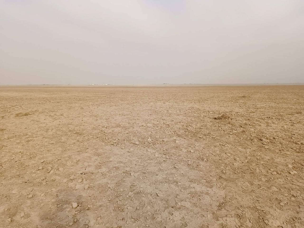 السلام عليكم ورحمة الله وبركاته يوجد قطعه ارض للبيع المساحه ١٧ دونم الموقع دوم الملح سعر الدونم بيع مستعجل مليون الستفسار الاتصال على الرقم *********** صنف الأرض مساحه
