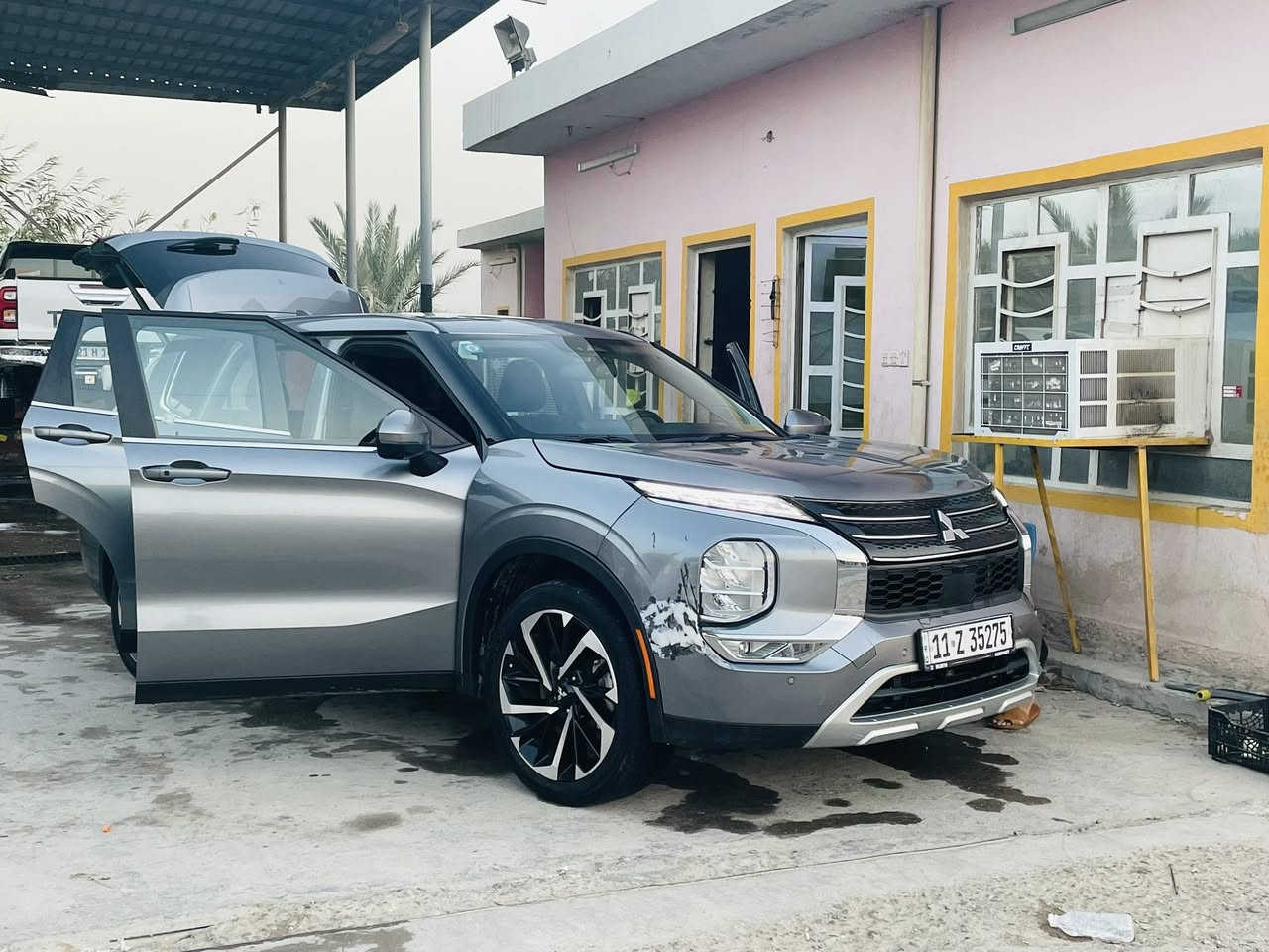 Outlander 2024 se plus
فقط دعامية خلفية تبديل 
بدون دواخل الباقي بلادي 
رقم بغداد فول مواصفات ماشيه بحدود ٣٠ ألف 
سعر جدا مناسب 
 ٢٠٠ قفل 
***********
