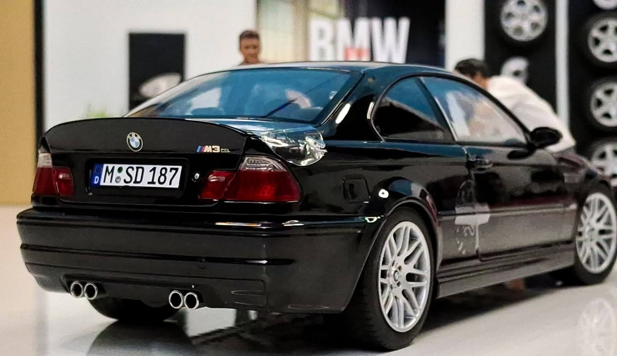 BMW M3 E46 CSL ⚫🔵🔴
Norev 1/18
بتفتح بالكامل ابواب وكبوت وشنطه ..فرش ارضيه شمواه ...دريكسيون متصل بالعجل الامامي ..وزن تقيل وفنيش ممتاز 
BMW Egypt 
BMW 
BMW M POWER 
#bmw 
#diecast 
#fyp 
#foryou 
#مجسمات
#bmw 
#norev 
#makeing
#scale_model 
#diecast_car_in_egypt 
#modelcar 
#bmwe46 
#مجسمات_سيارات_في_مصر 
#ماكيتات_سيارات_في_مصر 
#نماذج_مصغره_في_مصر 
ماكيت لعربيتى diecast 
Ayman Rehan  
 #scale_model #diecast_cars_in_egypt #مجسمات_سيارات_للبيع #diecastcollector #ماكيتات_سيارات #collection  #diecast_car_in_egypt #ماكيتات_سيارات_في_مصر #highlights #diecastdaily #نماذج_مصغره #modelcar  #collectorsedition #diecastphotography


**إذا كنت صاحب هذا الإعلان وتريد حذفه لأي سبب، رجاءا أرسل رسالة إلى الدعم الفني**
