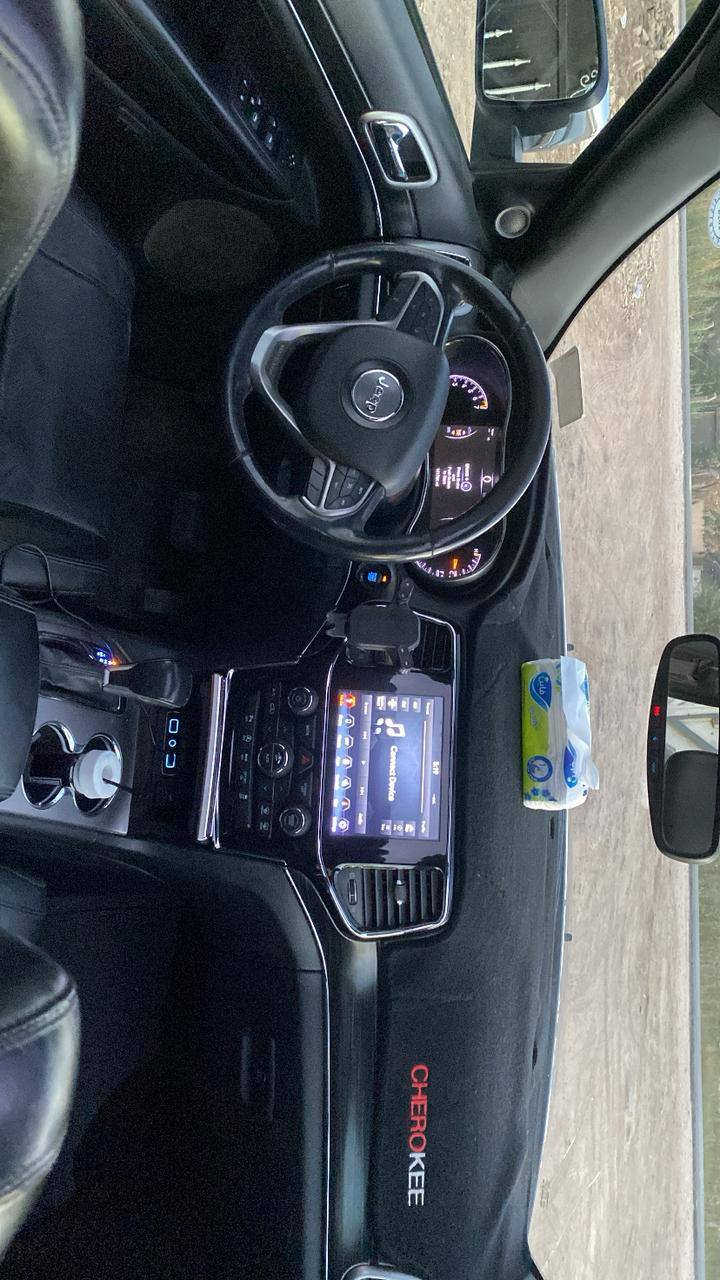 سلام عليكم 
جيب شيروكي وراد امريكي موديل 2020 ماشيه 152حقيقي الحادث ضرره موجود بل صور  مكاني بابل السعر 220 وبيه مجال بسيط اللاستفسار عله رقم  *********** واتساب مامتواحد عله الفيس
