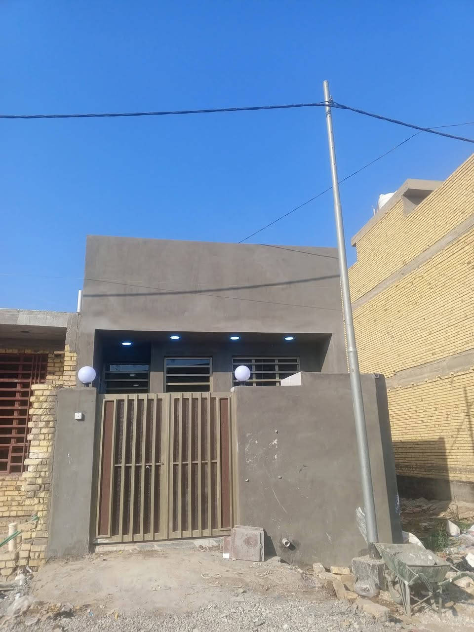 سلام عليكم يوجد مشتمل للبيع في سفحه الثانيه يباع على المبادرة ونقد المشتمل جديد بكان مميز جدا ***********
