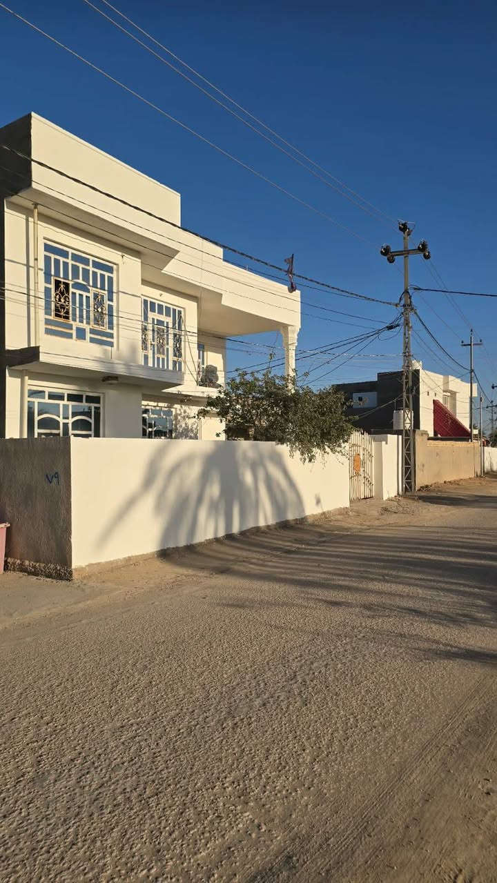 دار للبيع طابقين  المساحه ٢٢٠ متر  طابو زراعي سند ٢٥
يحتوي الدار على ٣ غرف نوم واستقبال ومطبخ وهول وصحيات بناء ٢٠١٧
العنوان حله وردية خارج خلف معمل ابو كيره عتبليط سنتر كافة الخدمات 
علق ويوصلك السعر  
للاستفسار مراسلة الصفحه او وتساب او الاتصال على الأرقام التاليه.                              ***********
