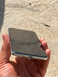 XS MaX لون ابيض   مبدل بطاريه فقط واصليه موعاديه نسبتها 84 فقط ضهره مك...