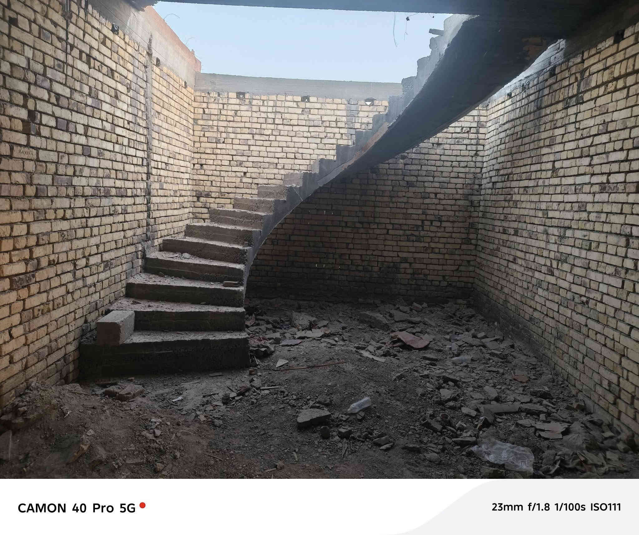 بيت لبيع حي الجوادين مقابيل سكان قريب عله سكه مساحة ٢٥٠ متر بناء طابوك سقف كونكريت غرف ٢ صاله مطبخ ديوانية طارمه صحيات سعر ٥٥ وبي مجال خدمات ماء كهرباء شارع وتصال عله رقم *********** وتصال عله واتساب
