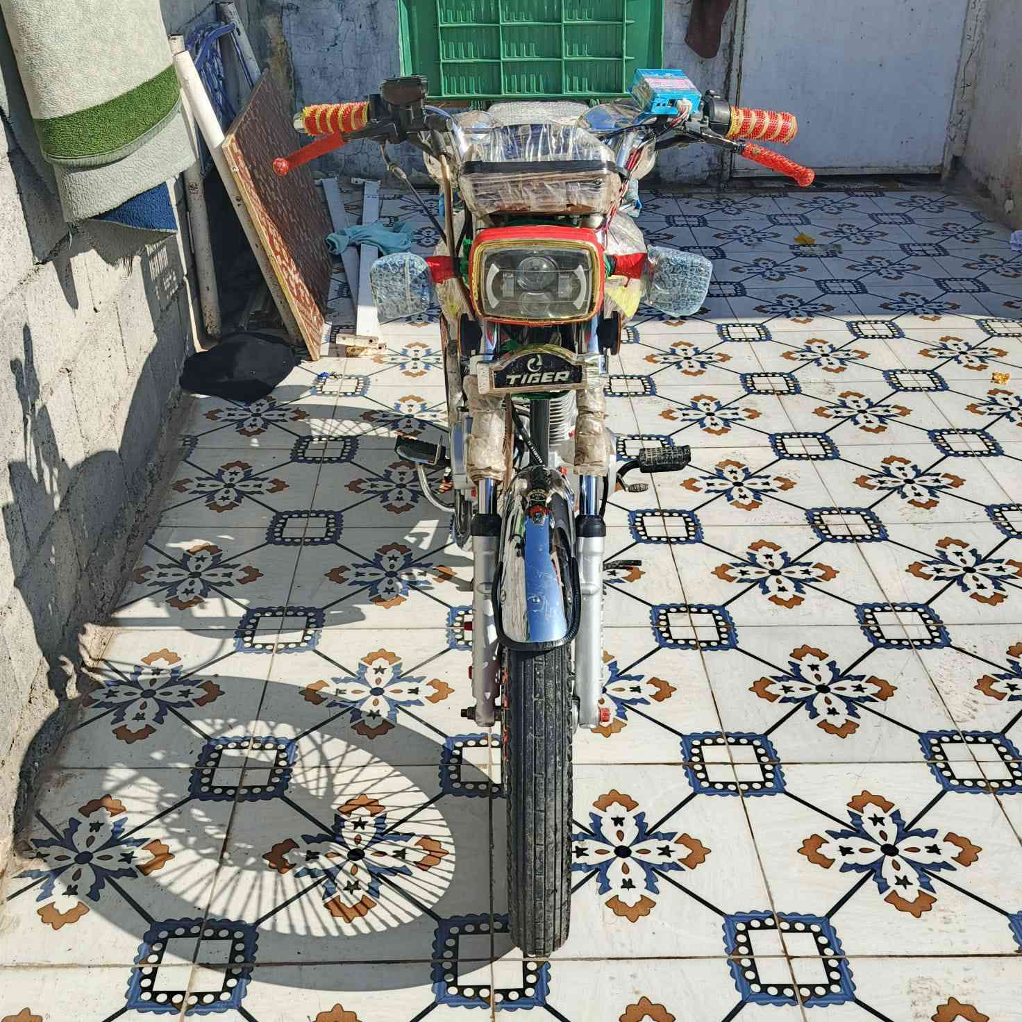 السلام عليكم دراجه للبيع سونك موديل 24 السعر 650 وبيه مجال قليل مكان الصويره دور اكصيبه وهاذه رقمي ***********
