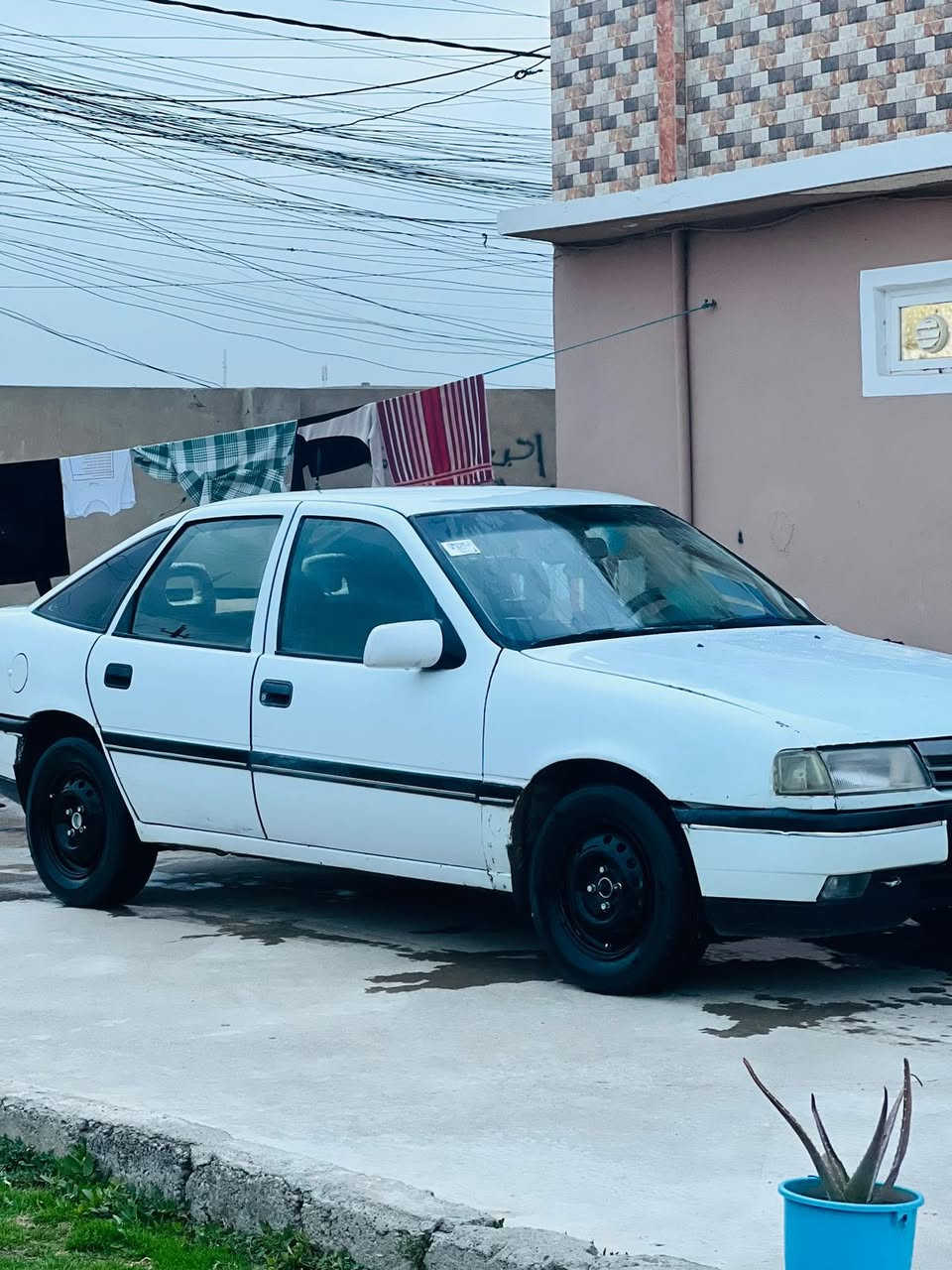 فيكترا موديل 92 كير توماتيك سياره شاملغ كدام مرجع لكل بارد وبدون اي ضربه 
السياره نظيفه بعض الكلمه 
كله شغال اي نقص ما بيه
تايات ضخم كله جداد 
السياره يداومه كامل 
نقص واحد ما بي شرط
الشرعيه موجود تحويل وكاله بشرط
سياره كامله مكمله سعرو تصال رقم 
***********
