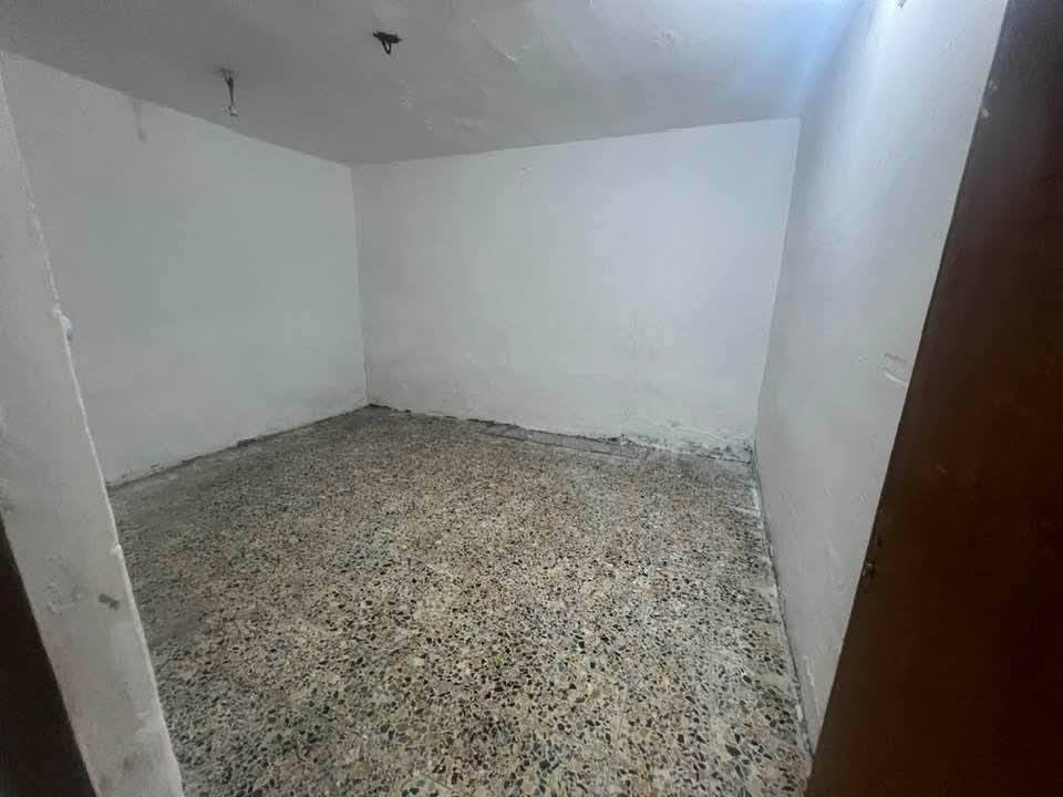 بيت للبيع 100 متر  زراعي عنوان حي النفط قريب على حسينيه ال صخيل  خدمات متوفره قرار محكمه سند 25 مسجل بالطابو  سعر 55مليون للاستفسار ***********
