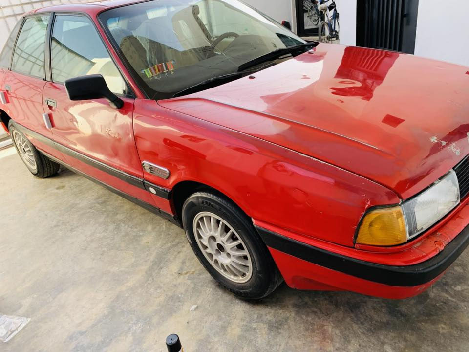 سلام عليكم للبيع اودي موديل 1993سياره مابيها لاصبغ ولا معجون سنويه مشروع وطني رقم ديالى دولي لل 2030دفتر بانزين بيها سياره جاهزه من كل النواحي محرك كير شرط السعر 28بيها مجال الشراي يخابر عل رقم ***********
