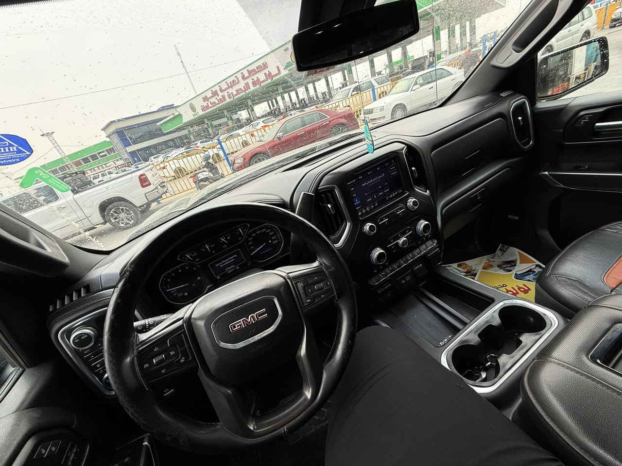 السلام عليكم
مكلف بالنشر 

للبيع   جمسي الموديل 2020 GMC Sierra AT4 
فول مواصفات فئة AT4
بدي طويل
 فتحة (سلايت )
غرفة كلها مختمة AT4 وتحكم كهرباء 
سايد بريك كهرباء
مكينة 8سلندر 6.2L
السيارة وارد امريكي حادثها موضح بالصور  جاملغ وبنيد 
للتفاصيل اكثر او الاستفسار التواصل على الرقم 
‪0771 080 8909‬
مكان السيارة البصرة 
السعر 315 وبيها مجال قليل
