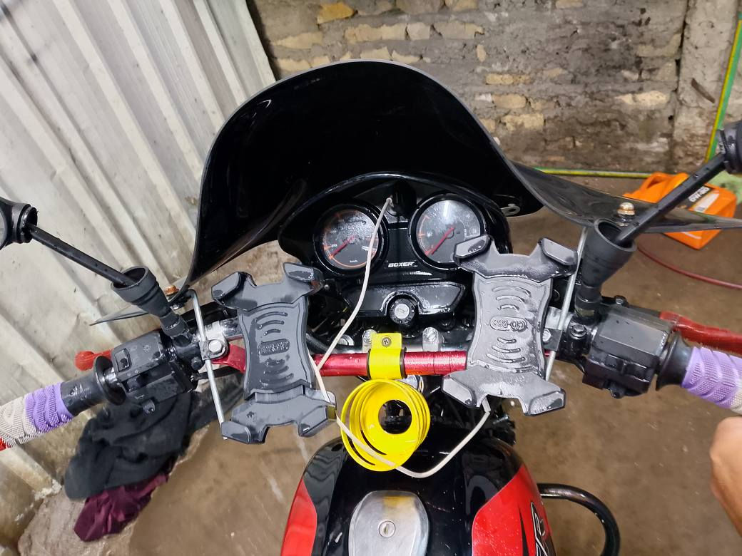 دراجه بوكسر مرقمه رقم بغداد ومستعجل ع بيعته جديده بيه نواقص بسيطه مكاني بغداد  *********** بغداد, العراق
