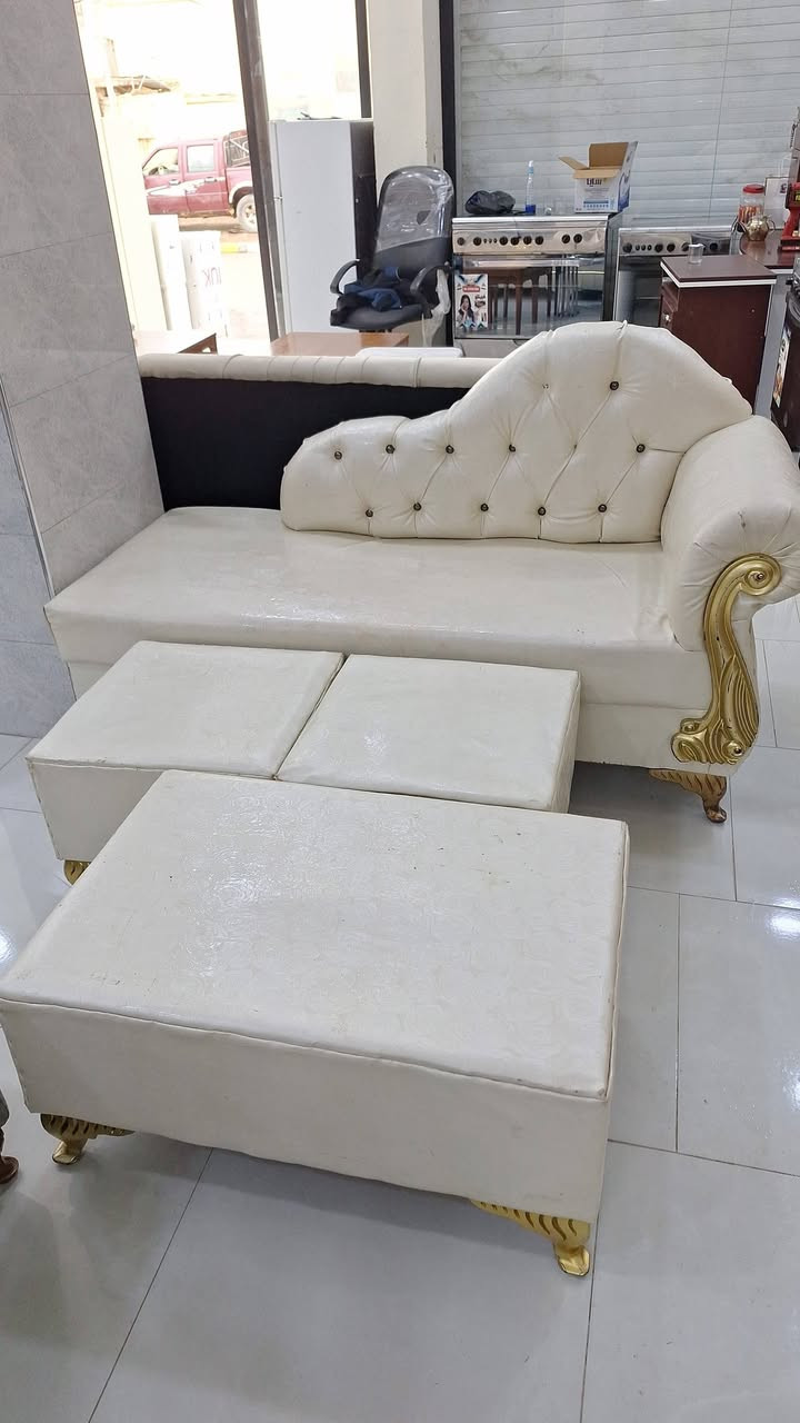 شازلون عدد ٤ خاص بالمناسبات والأفراح النسائية....
موجود في معرض الکرار لبيع الأثاث المنزلي قرب بيت كعيد خلف مجمع الجوادين 
للاستفسار الاتصال على الارقام او التواصل عبر الواتساب او الماسنجر...
***********
***********
