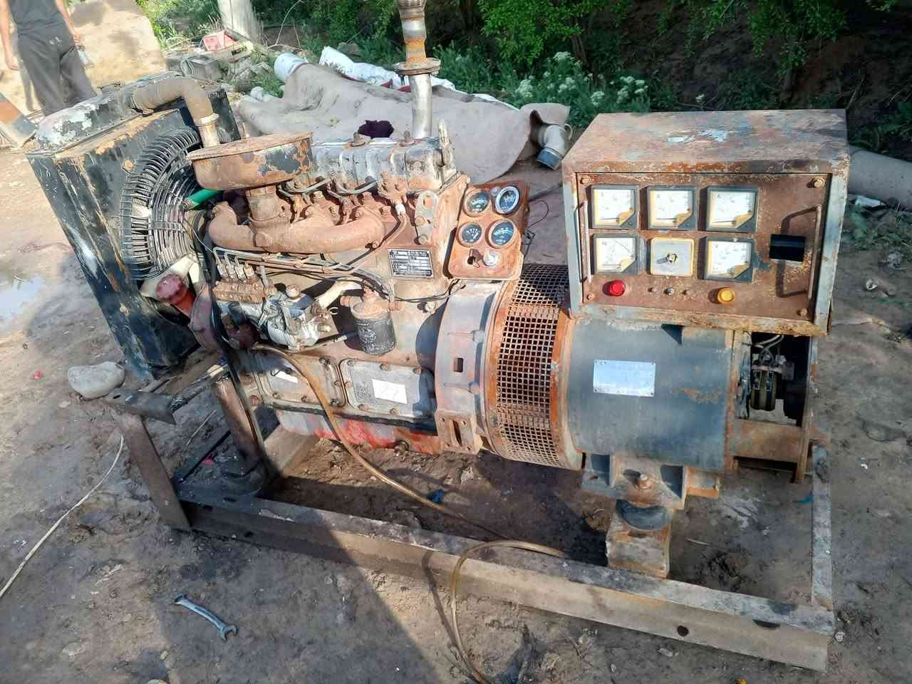 للبيع مولد بيركز صيني 4بستم توليد 37كيفي طبك بلادي شرط لاصرف ولا بخار المكان ديالى الاتصال***********
