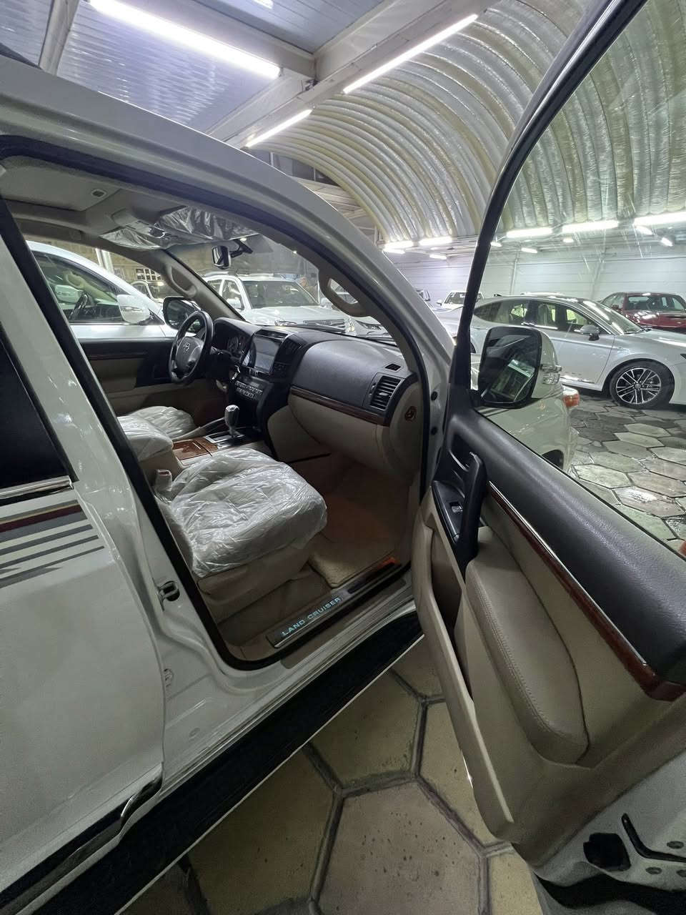 لاندكروز 2014 بريم  باب اول  

حج المحرك 6 سلندر

عداد المسافه 128 الف حقيقي

رقم بغداد 

السعر 420 وبيهه مجال

بدون صبغ او بارد جديده كلش على وضع الشركه

للاستفسار

***********
