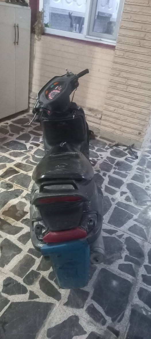 السلام عليكم 
فراشة فضائي للبيع 
شغالة بس متمشي و بيها صوت ب لمكينة 
(كوم حديد) السعر 125 وبيها مجال 
بعقوبة للإستفسار  ***********
