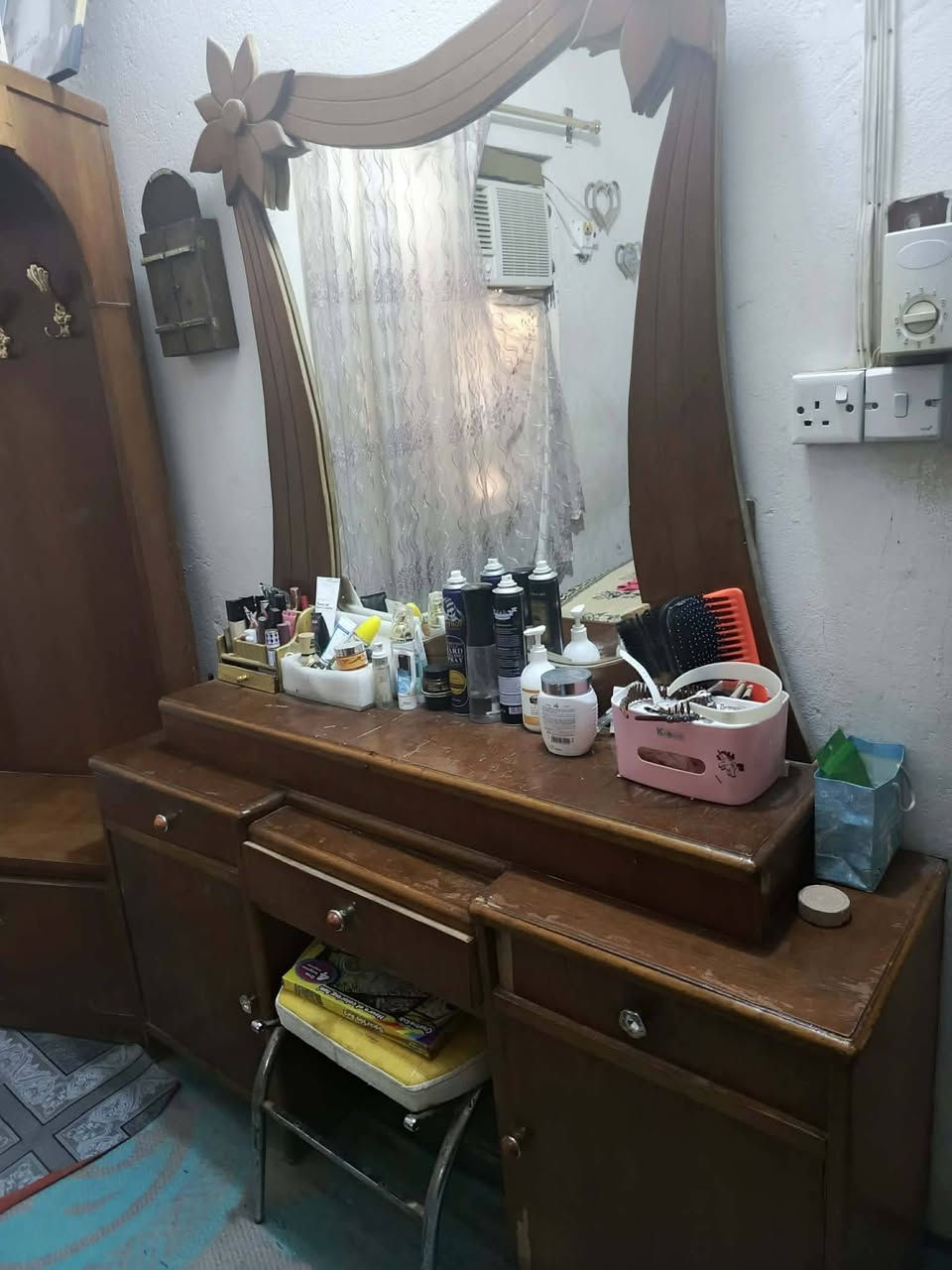 سلام عليكم غرفة خشب للبيع مو تسكام بس خشبها قوي وثكيل للبيع ب300 وبيها مجال وكاونتر فقط ملحق وارضي 225 وبي مجال تسكام  وساحبه مال دهون ب40 وصحن 60 وجرباية ام نفرين ب70  عنوان خلف المعهد التقني


**إذا كنت صاحب هذا الإعلان وتريد حذفه لأي سبب، رجاءا أرسل رسالة إلى الدعم الفني**