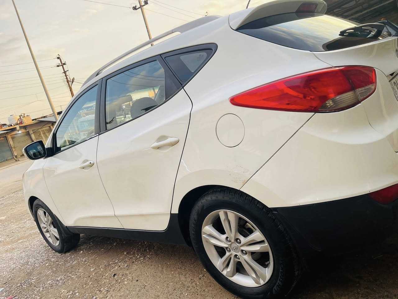 تكسون 2010
هزه ورقم وسنويه جديده بأسمي تحويل ثاني يوم
السياره كلش حلوه وماناقصها برغي 
رقم دهوك جديد 
تحكمات ستيرن تبريد تدفئه الكهربائيات كلها شغاله
كير محرك شرط وشرط الفحص 
بيها بابين وجاملخ الخلفي وشويه الصندوق 
شرط بدون دواخل 
سعرها 110 بيها مجال بسيط
***********
